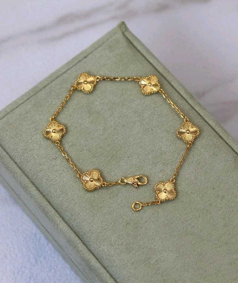 Gold Clover Bracelet With Free Heart Pendant