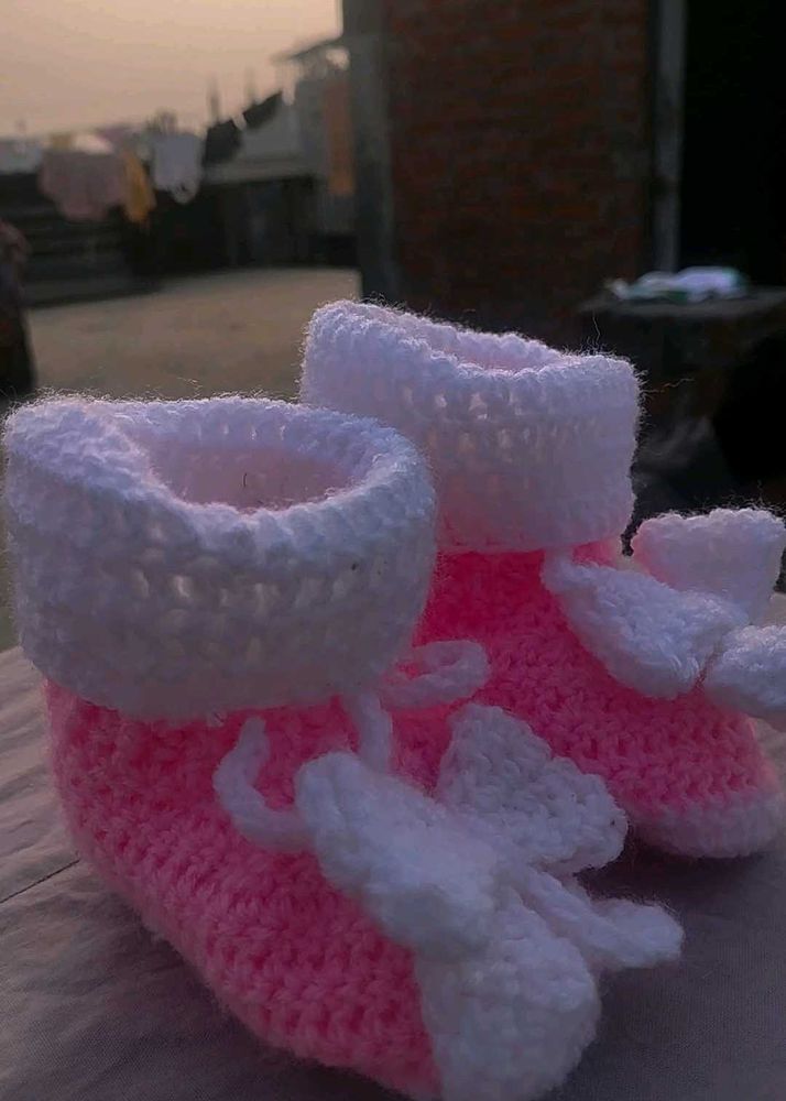 Adorable Pink &amp; White Crochet Baby Booties