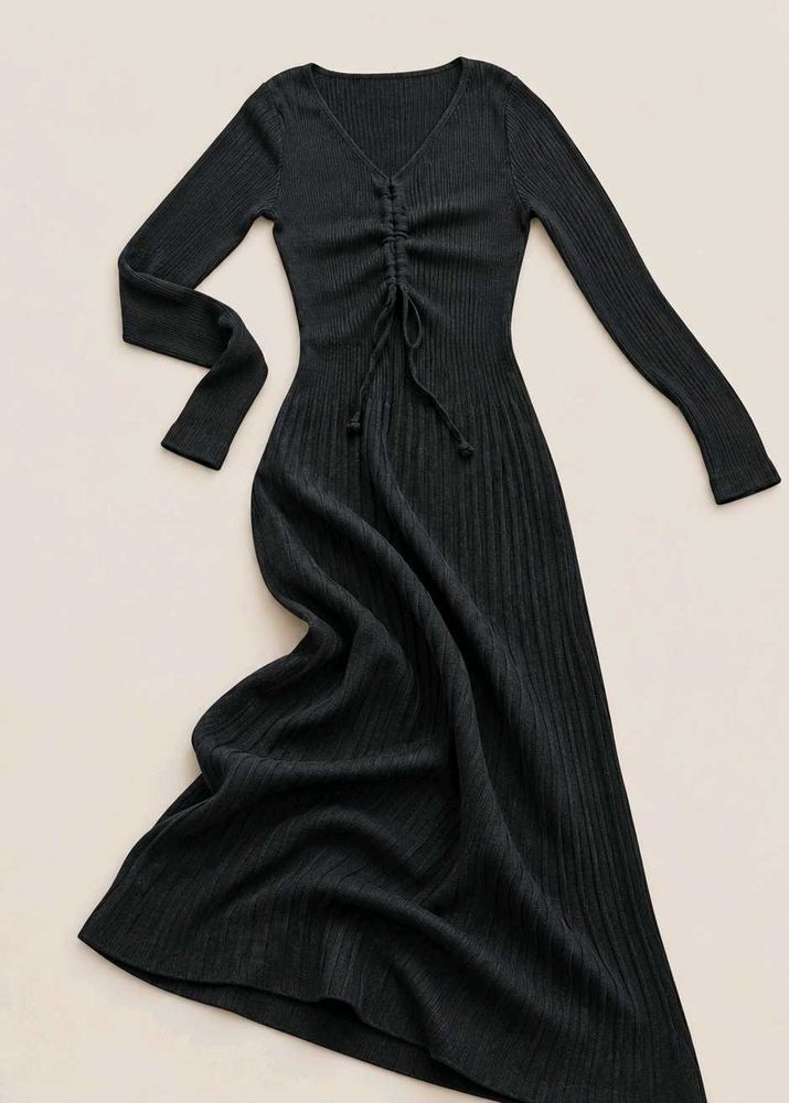 BLACK RIBBED V-NECK LONG SLEEVE MAXI DRESS