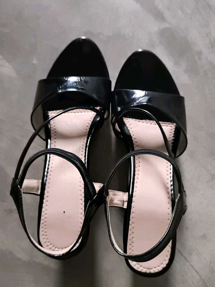 Chic Black Heeled Sandals