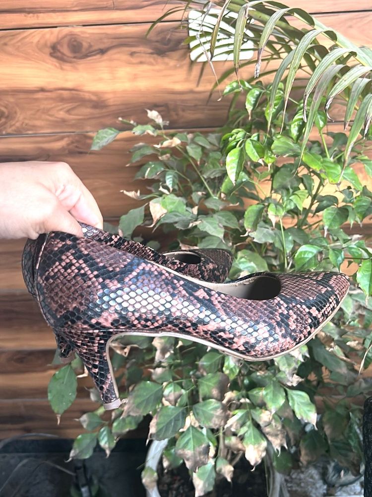 Stylish Snake Print Kitten Heels