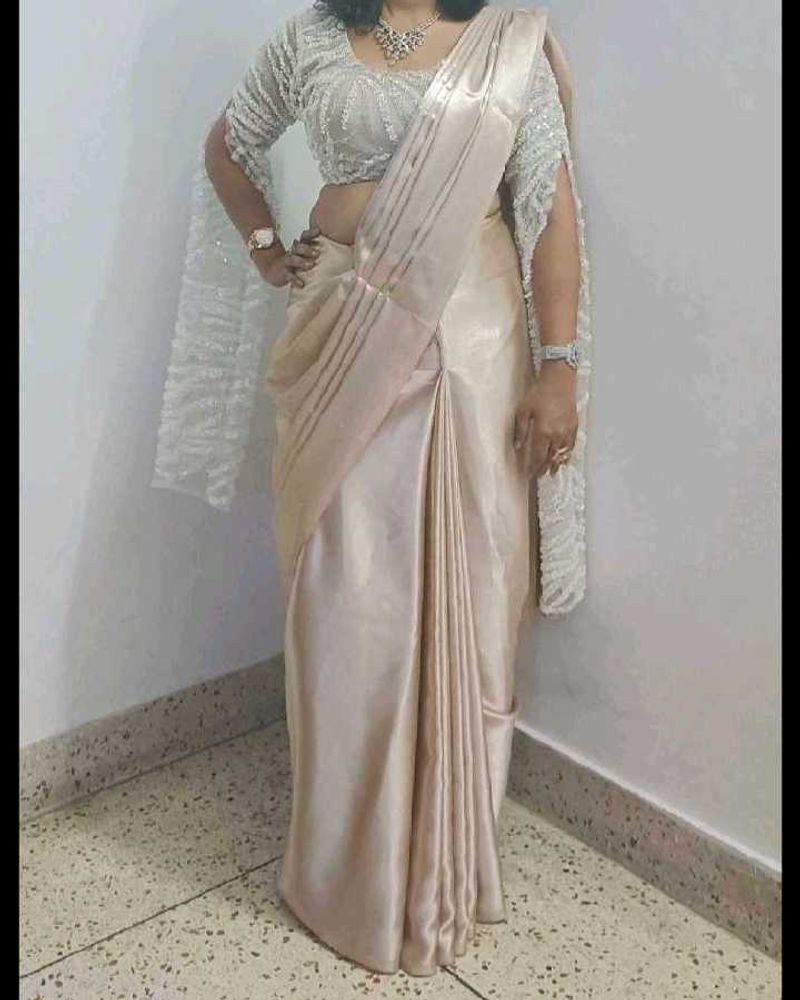 designer long sleeves blouse saree....