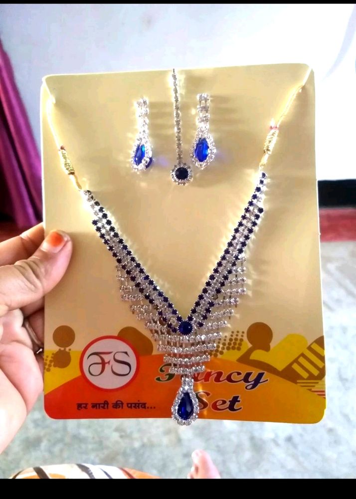 BRAND NEW** BEAUTIFUL Necklace Set