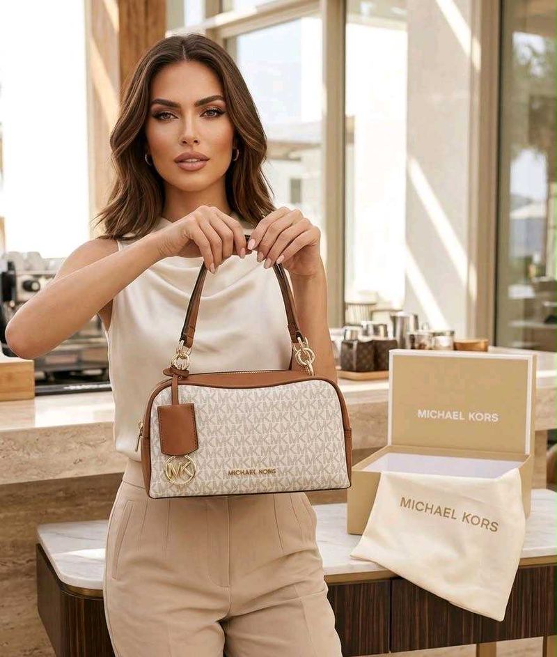 Micheal kors slingbags