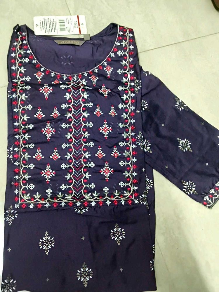 Avaasa Kurta