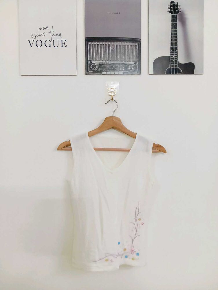 Chic White Sleeveless Top with Floral Embroidery