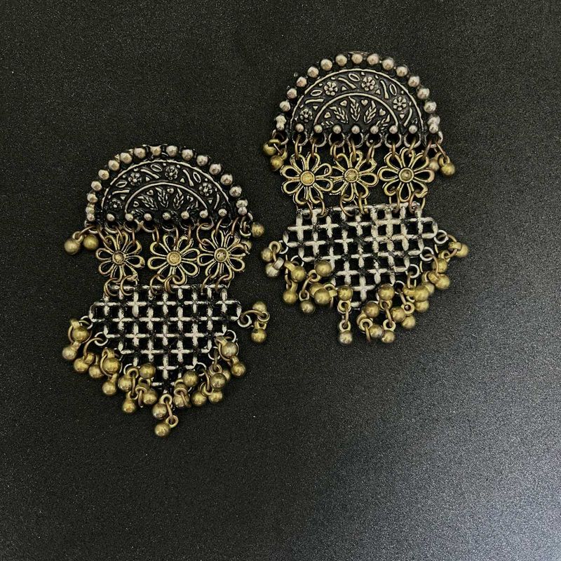 Antique Metallic Stud Earrings