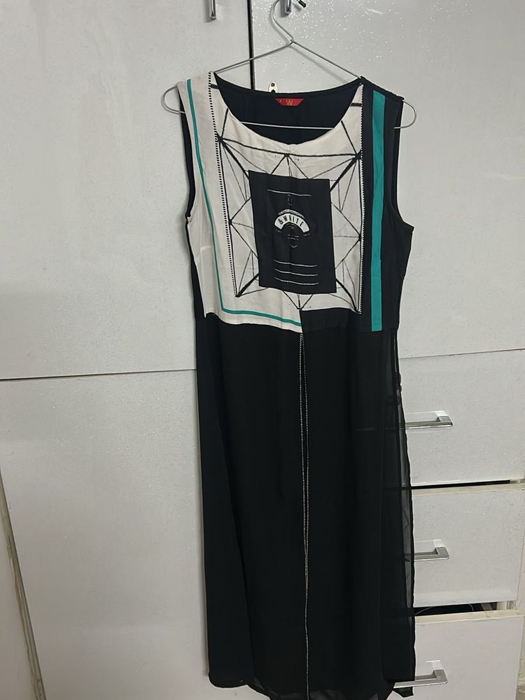 Stylish Sleeveless Black Ethnic Gown