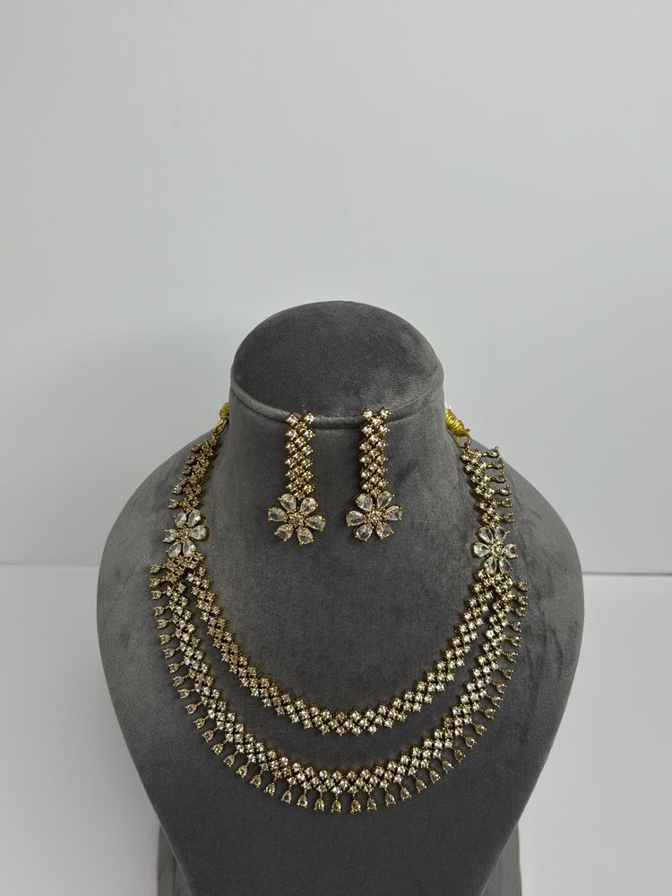 Exquisite Stone-Studded Necklace &amp; Earring Set
