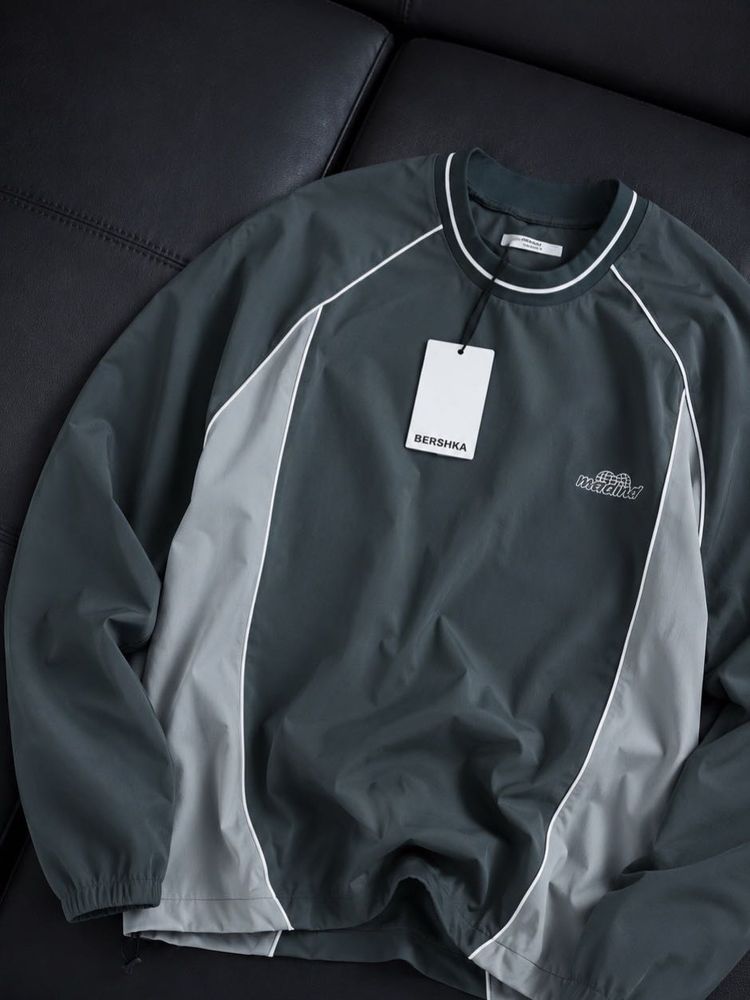 Bershka Oversized unisex windbreaker/Sweater