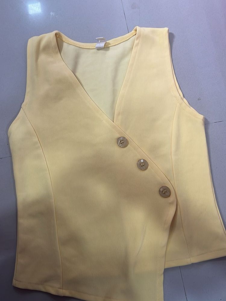 Chic Sleeveless V-Neck Button-Up Top