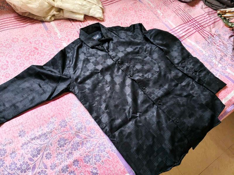 Men's Black Textured Dress Shirt
