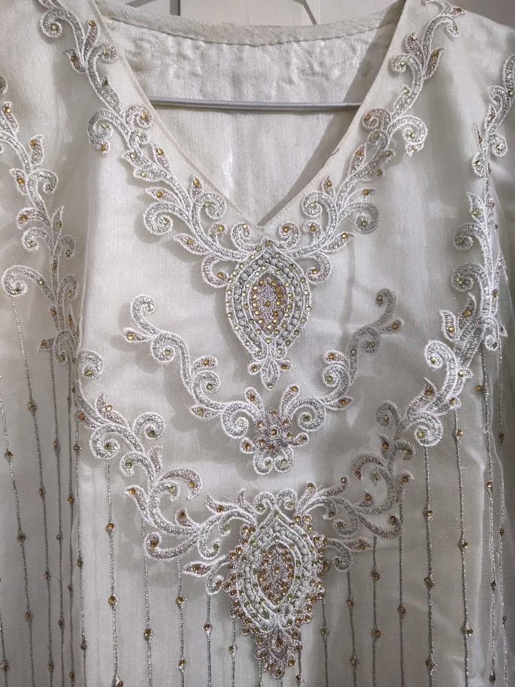 Elegant White Embroidered Kurta