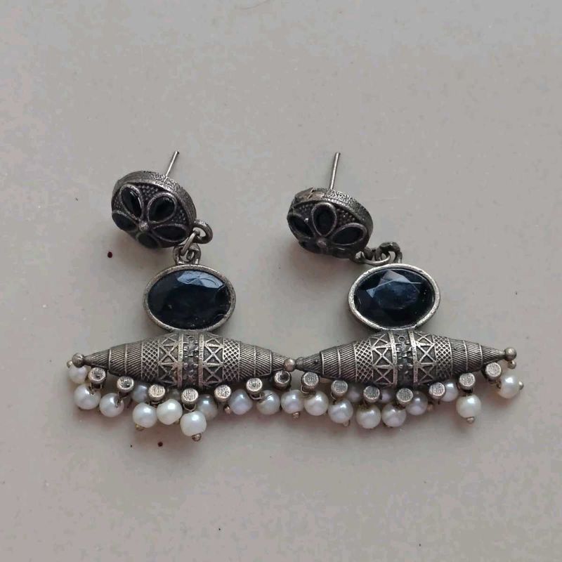 Stunning REPLICA Earrings with Pearls