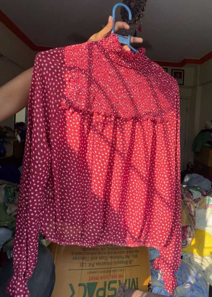 🌟🌟🫶🏻🫶🏻Red Polka Dot Smocked Top