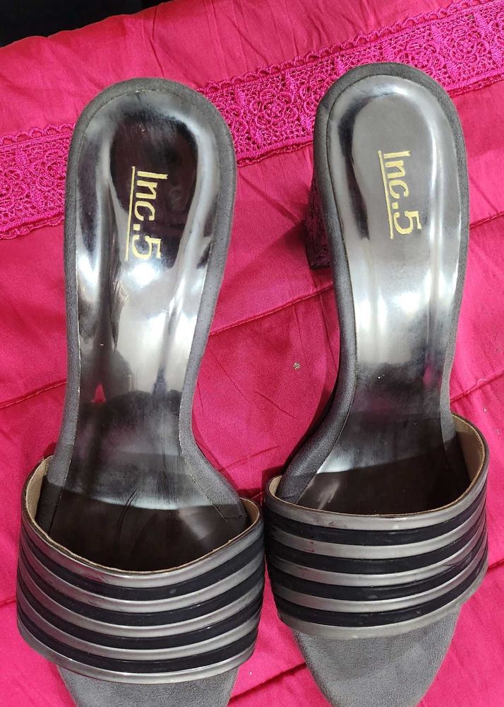 Stylish Inc.5 Grey Heels