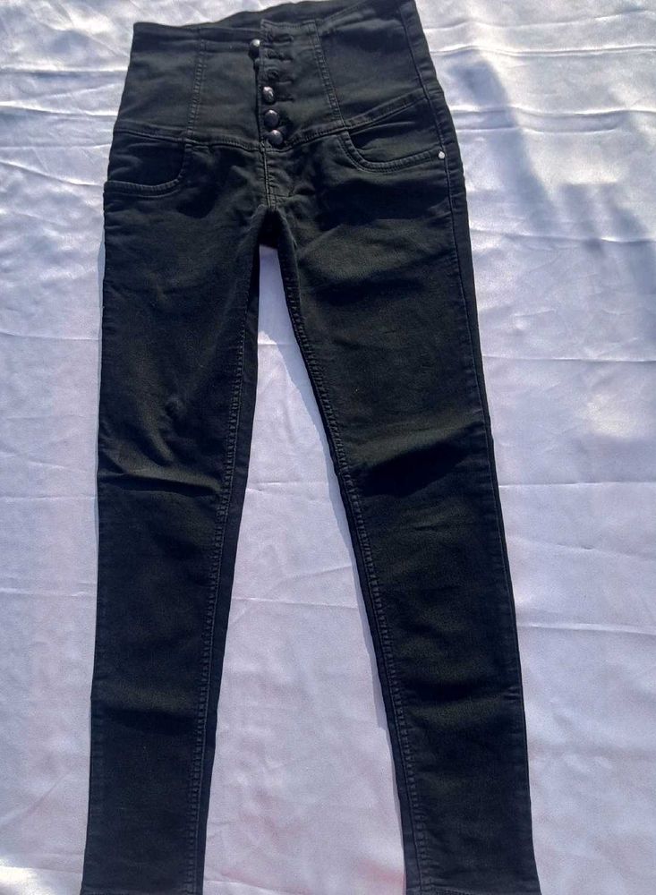 High Waisted Buttoned Jeans