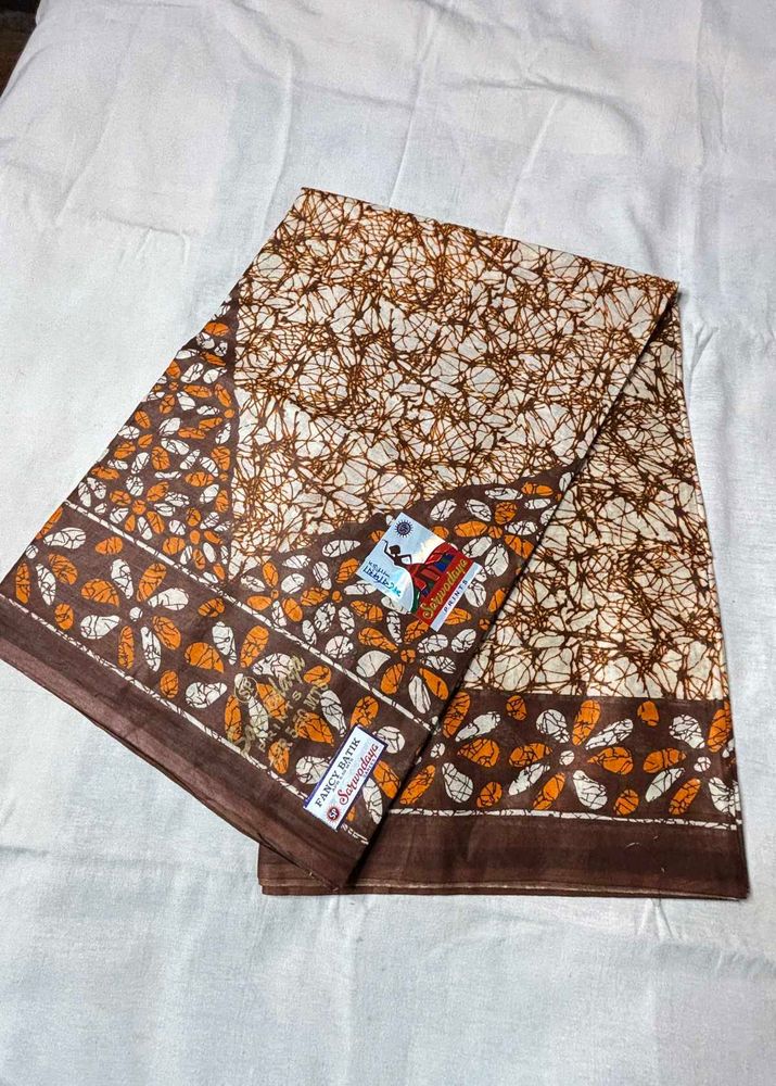 Beautiful Crack Batik Print Saree
