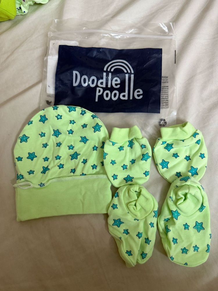 Set Of Cap Socks And Mittens New
