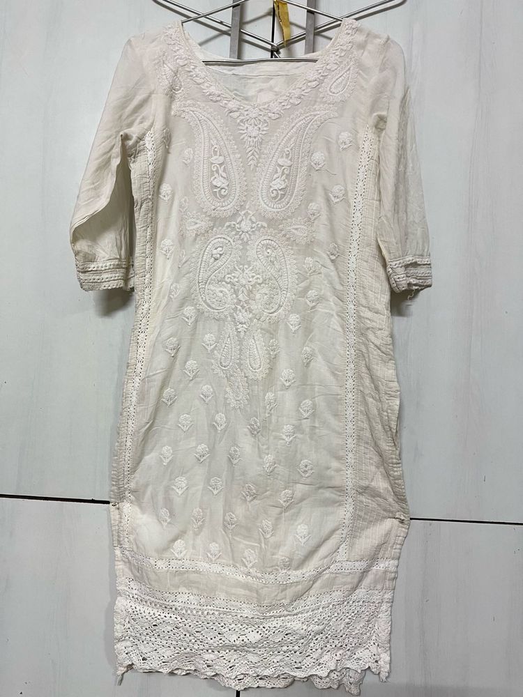 Elegant White Chikankari Kurta
