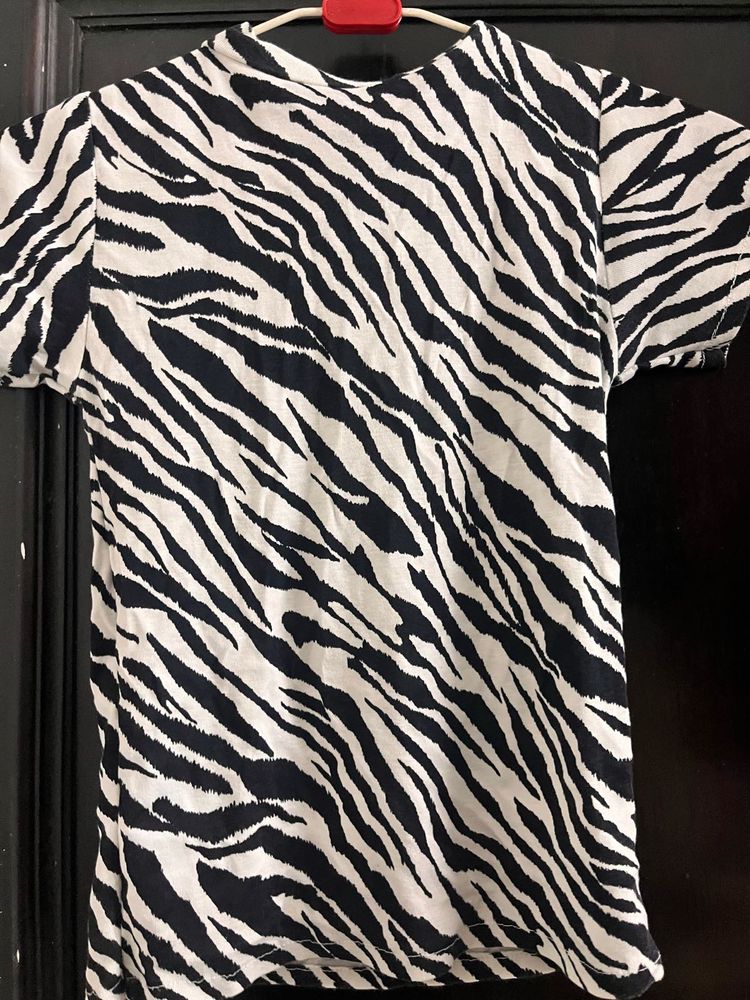 Zebra print fitted top🦓