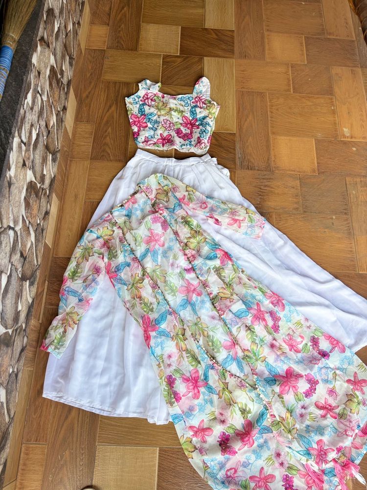 Chic Floral Crop Top &amp; Skirt Set
