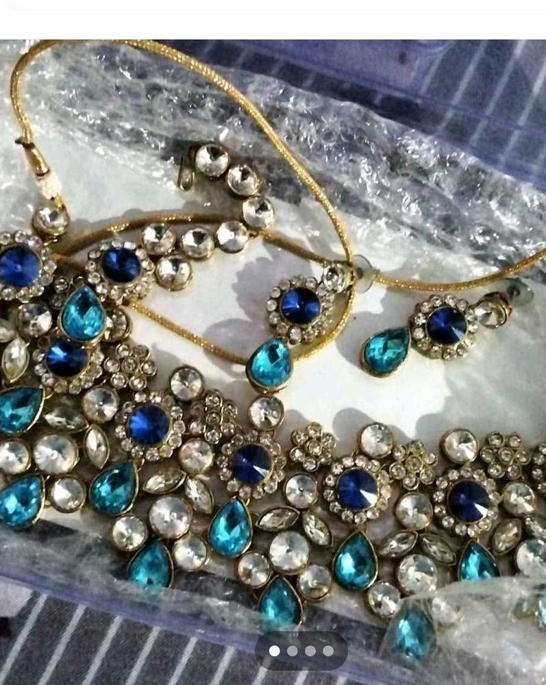 Exquisite Blue &amp; Clear Stone Necklace Set