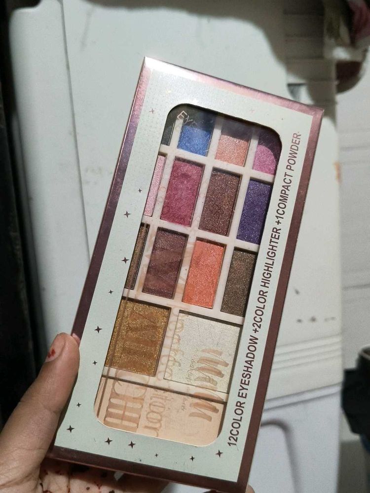 12 Color Eyeshadow Palette with Highlighter