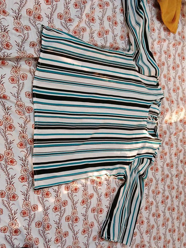 lot of 5 tops and shorts