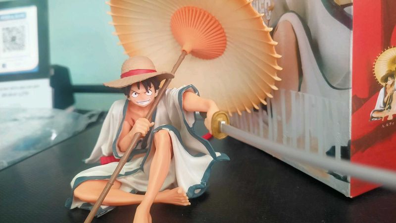 Luffy Sitting With Umbrella 13cm