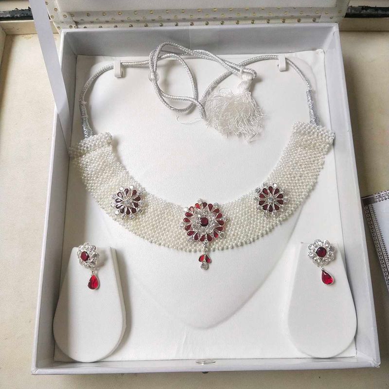 925 Pure Silver Elegant Necklace with earrings.
