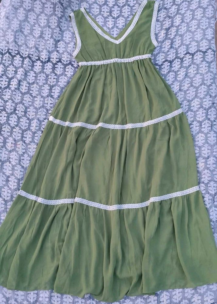 Green Maxi Dress with Lace Details 👀💓