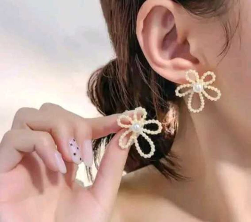 Flower Pearl Earrings