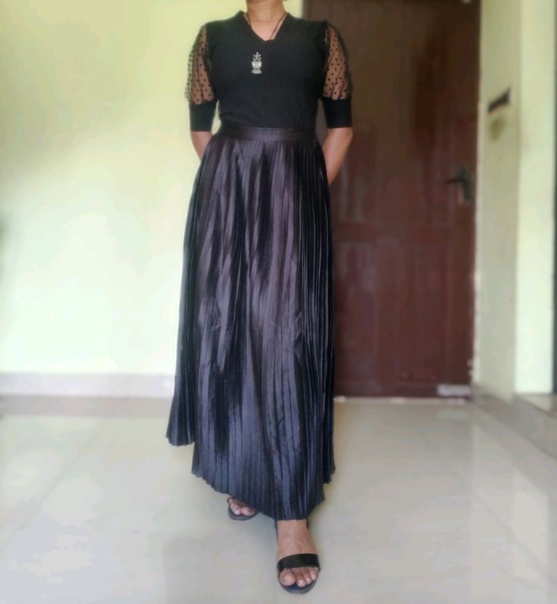 Black Pleated Satin Skirt 🖤
