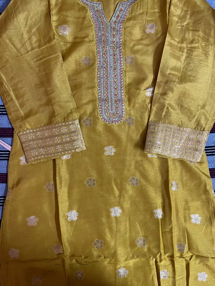 Mustard Suit Set L Size (40)