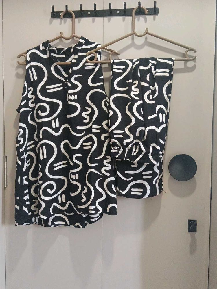 Stylish Black &amp; White Printed Co-ord Set