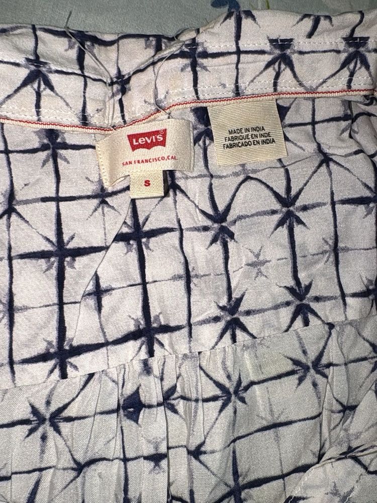 Levi's White &amp; Blue Print shirt