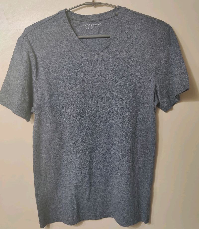 Men's Casual Tshirt. Like New. Good Condition