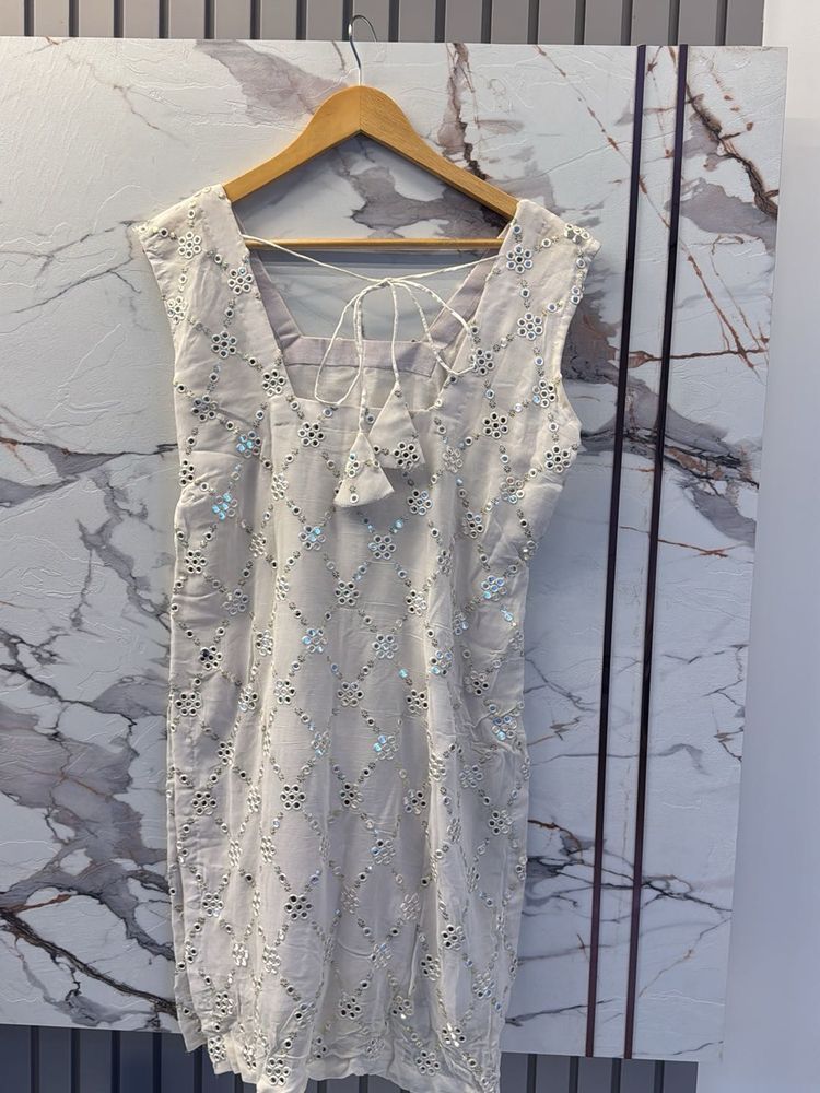 Elegant Embroidered Kurti