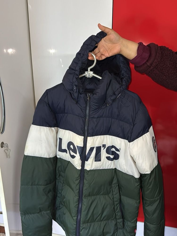 Like New Levi's Puffer Jacket - Stylish &amp; Warm