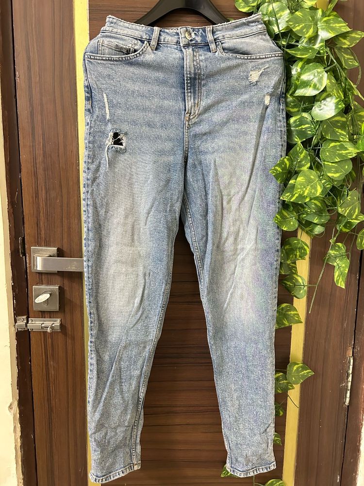 Light Wash Ripped Jeans