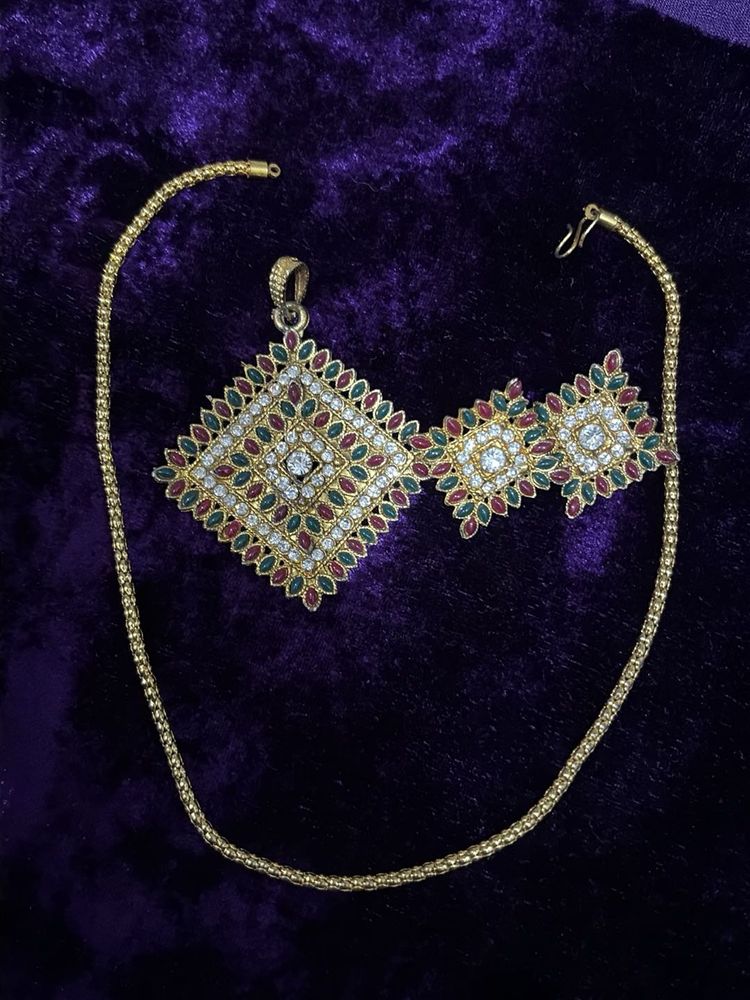 Exquisite Kundan Necklace and Earring Set