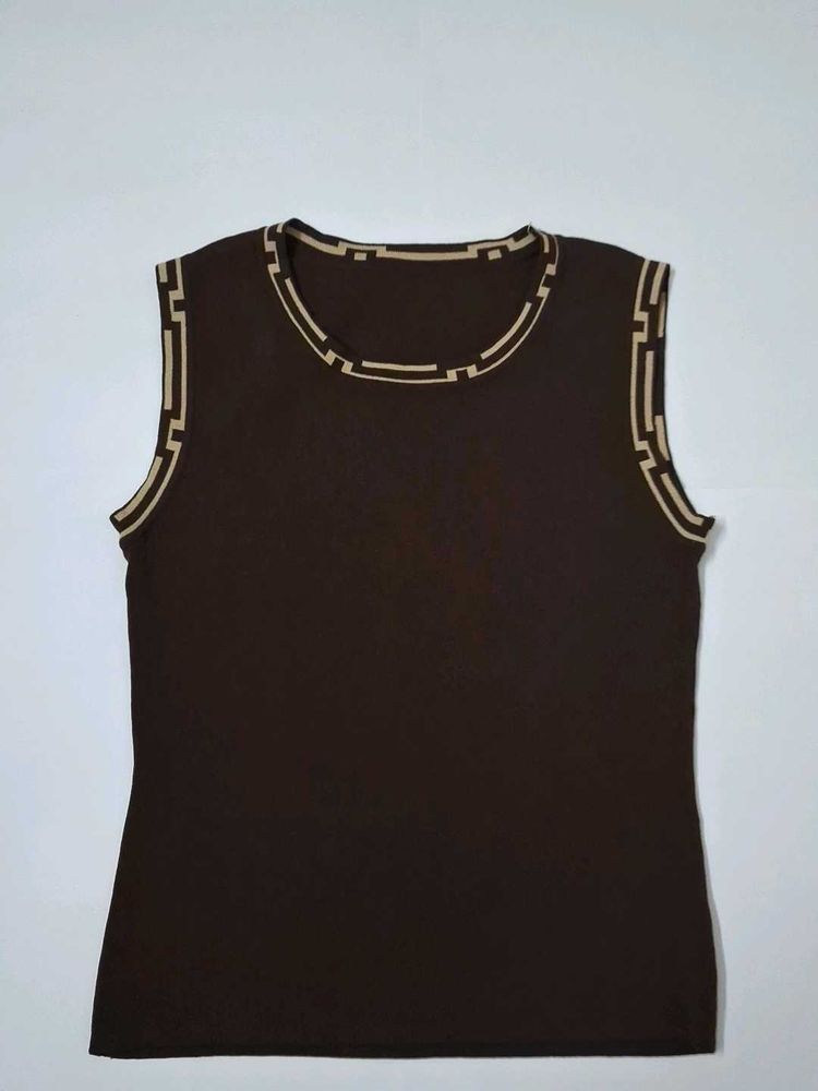 Sleeveless Brown Knit Top