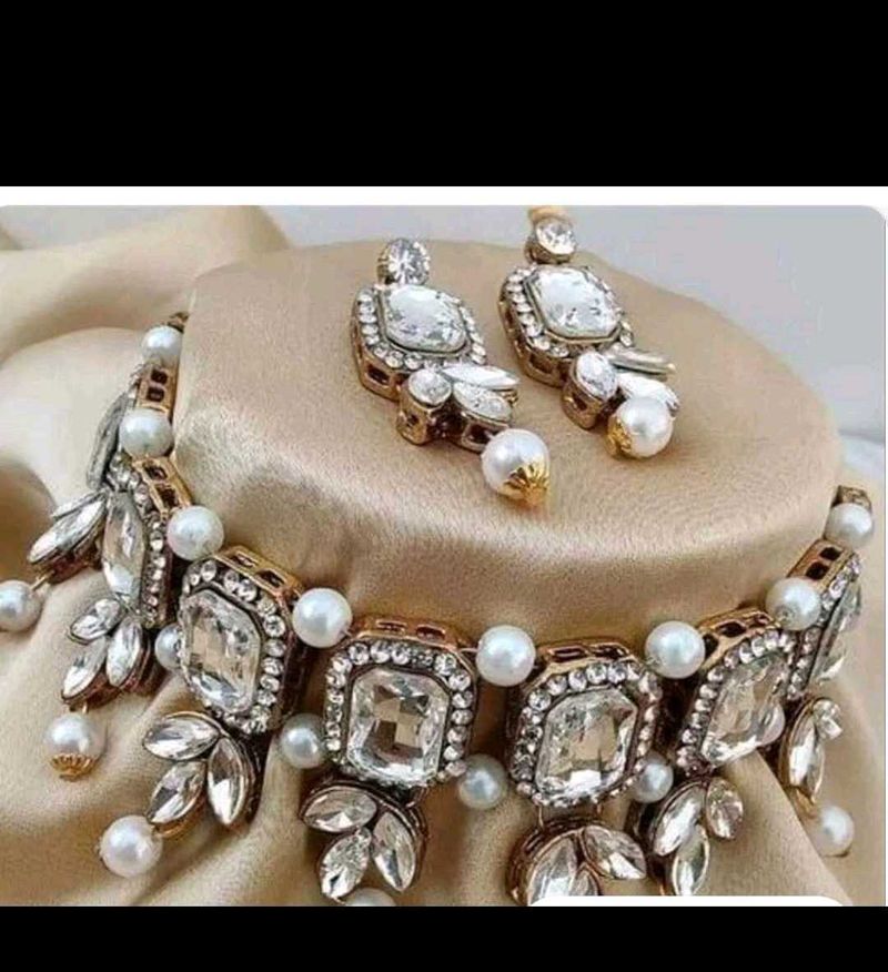 Stunning Kundan Necklace &amp; Earrings Set
