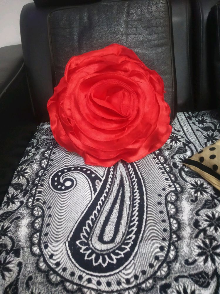 ROSE PILLOW UNUSED! NEW 🆕