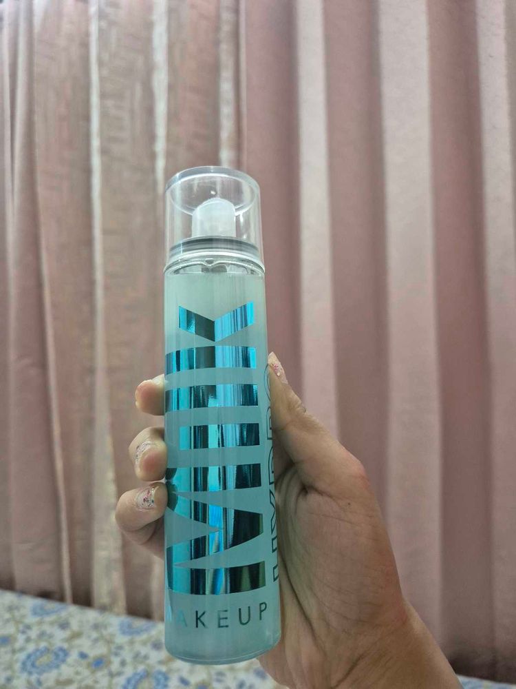 Milk Makeup hydro grip set + refresh spray