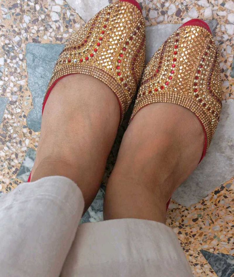 Embellished Flat Sandals♥️👠
