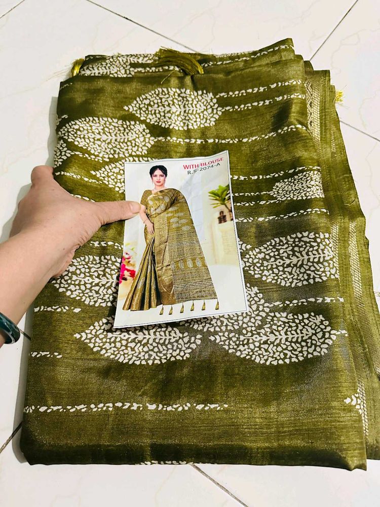 Elegant Olive Green Saree With Blouse Piece