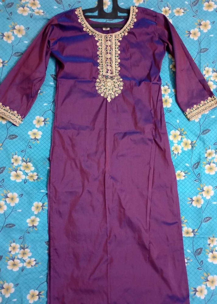 Elegant Purple Embroidered Kurta