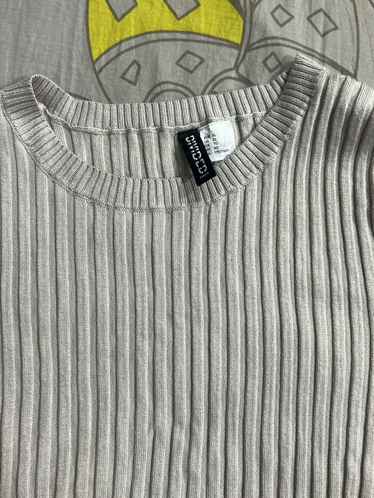ribbed grey top